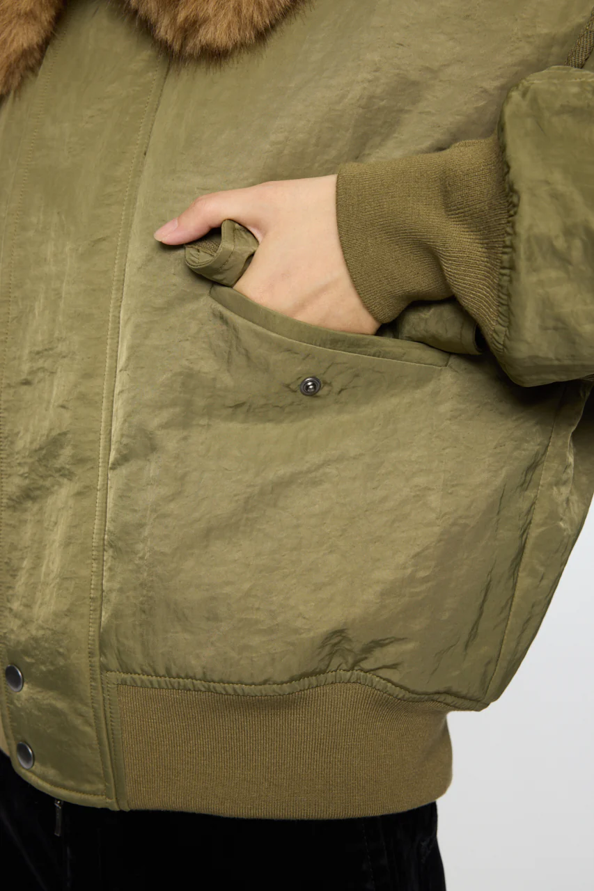 F/FUR COLLAR CROP BLOUSON - Image 11