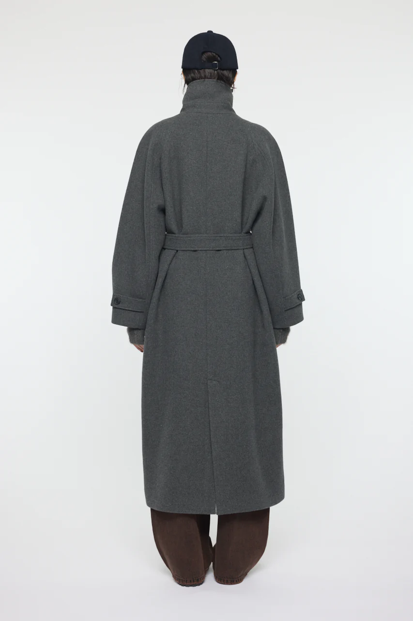 FORM SLEEVE LONG COAT - Image 3