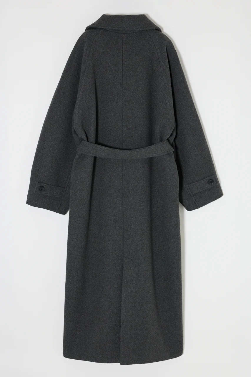 FORM SLEEVE LONG COAT - Image 4