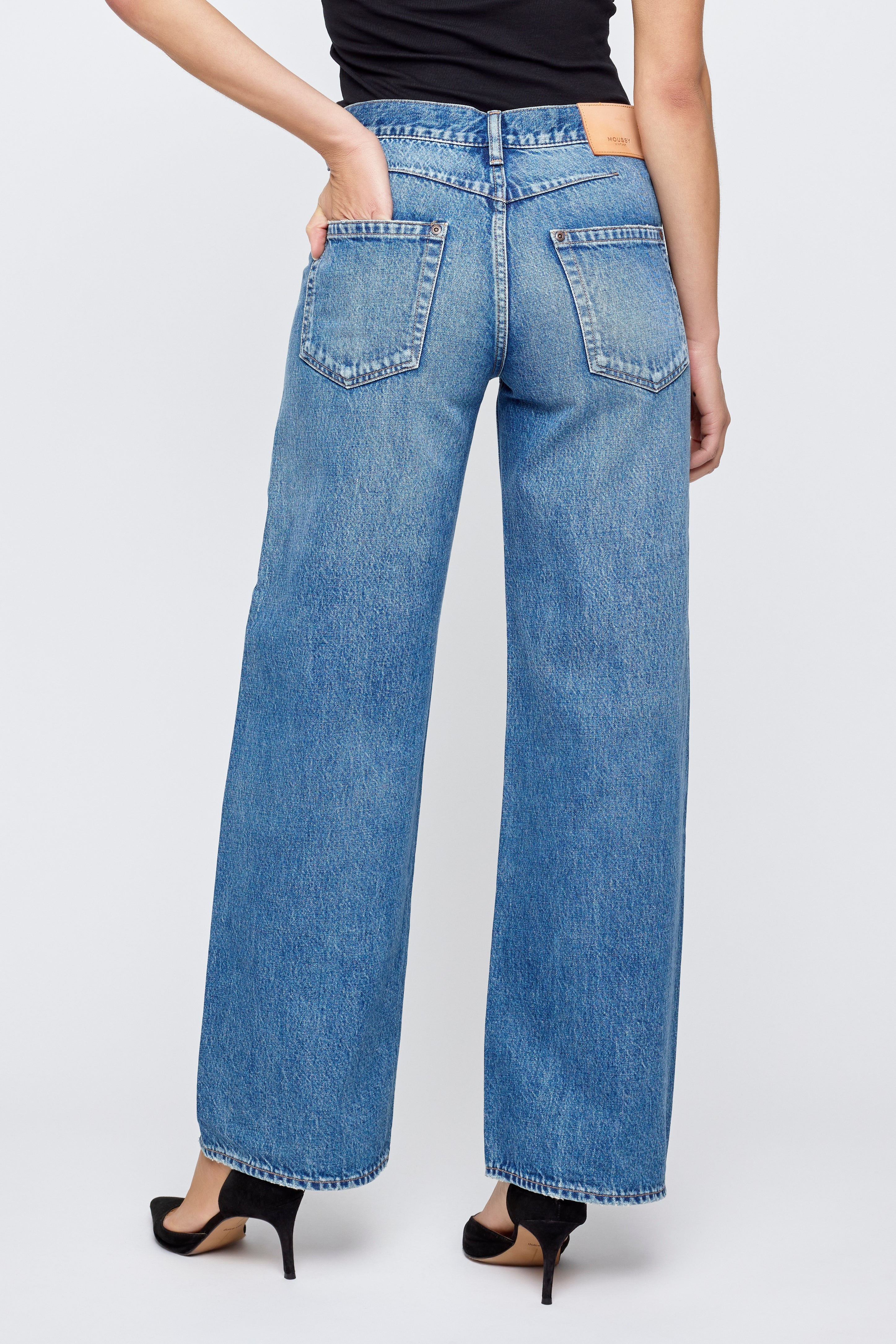 LOOSE STRAIGHT - Wareham - Image 2