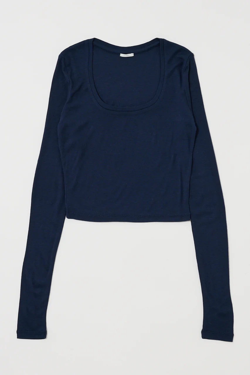 SCOOP NECK LONG SLEEVE TEE